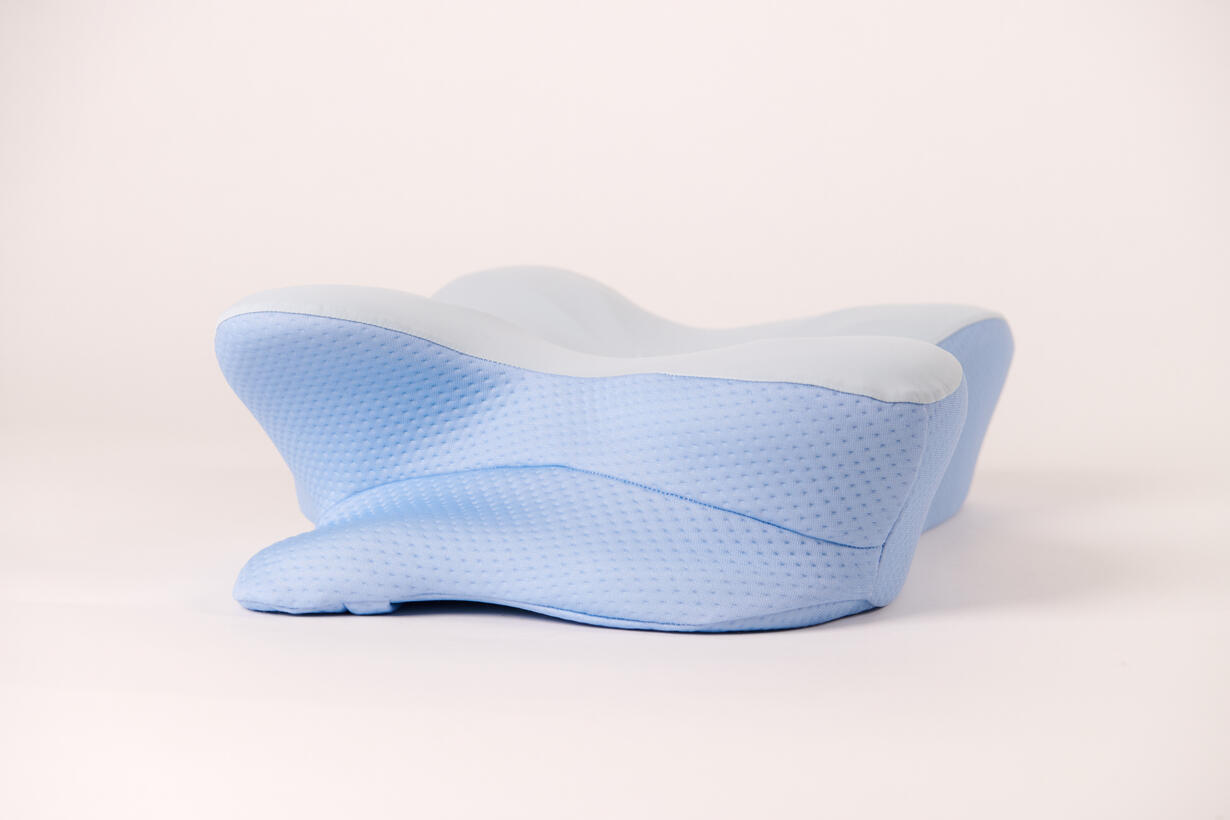 Derila Ergo pillow product photo showing butterfly shape and raised ridge